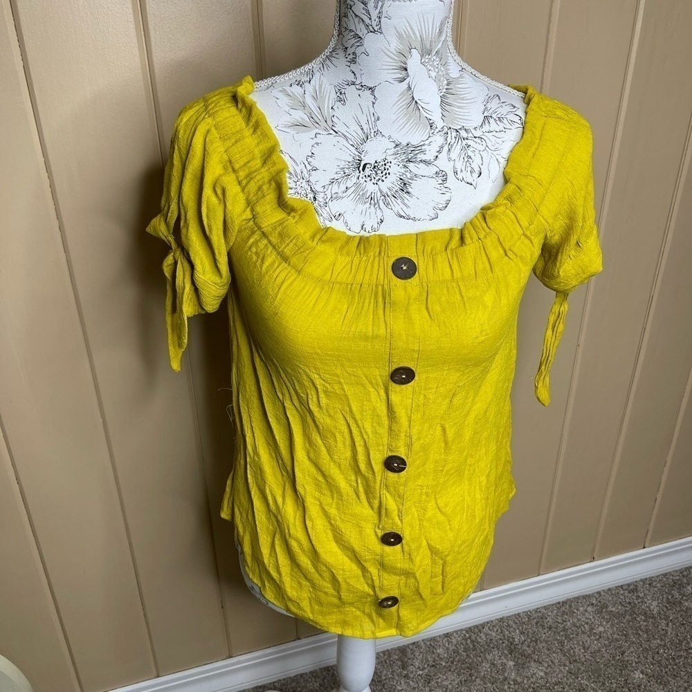 Lily White Womens Yellow Short Sleeve Blouse Top Cropped Size Small